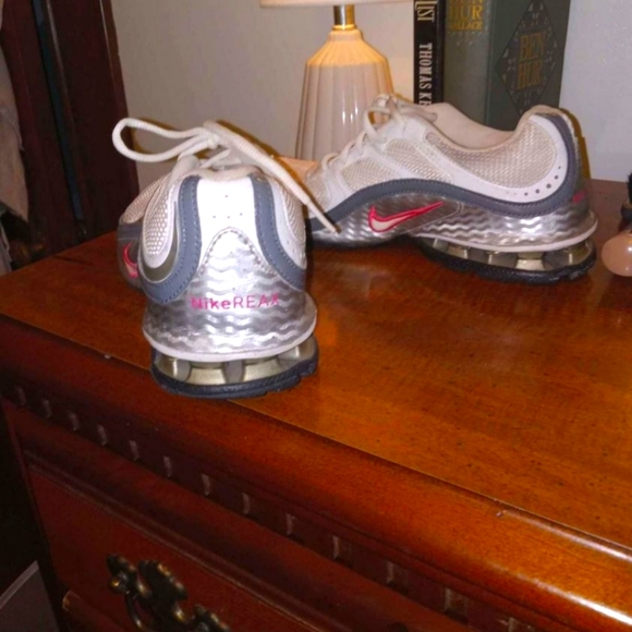 Nike - Picture 2 of 3